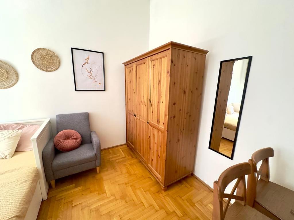Cozy In Centre Апартаменти